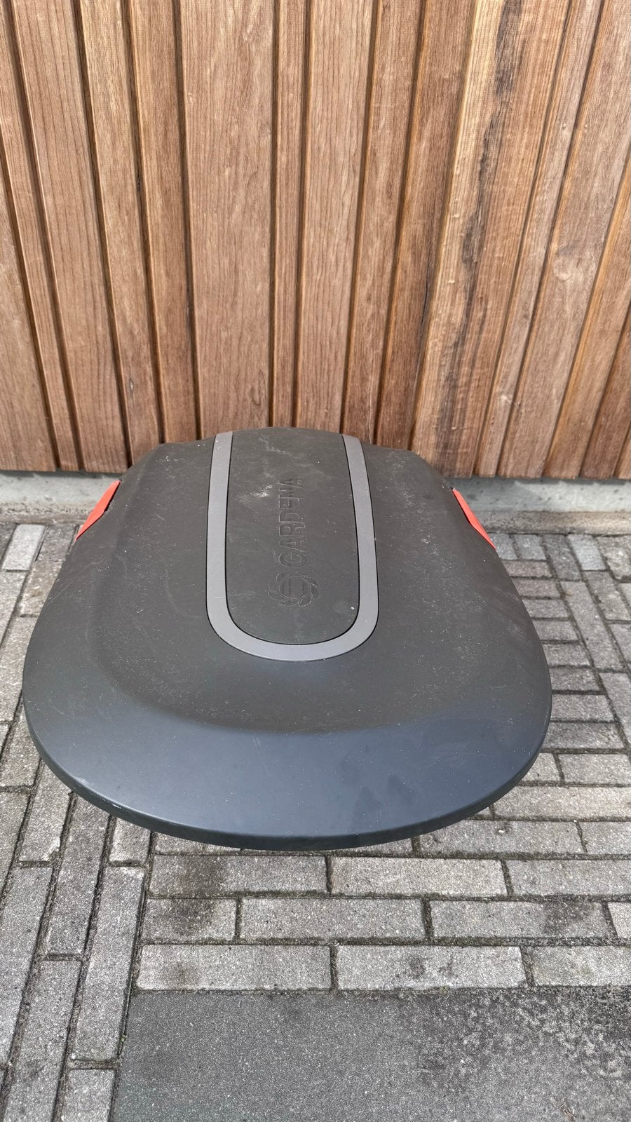 Gardena robotmaaier garage - Zo goed als nieuw, Ophalen, Zo goed als nieuw