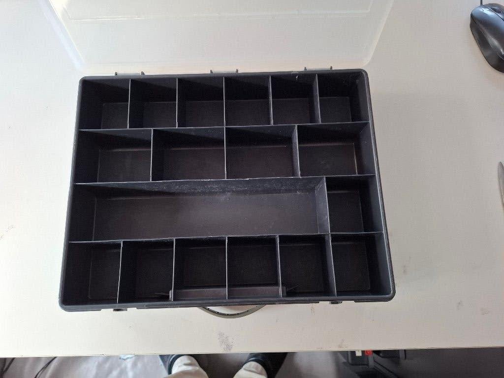Assortimentsdoos 18 vaks, Minder dan 10 liter, Ophalen, Gebruikt, Kunststof