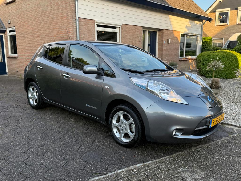 Nissan Leaf Electric 30kW keyless camera navi airco, Auto's, Stof, Zwart, 1445 kg, Elektrisch