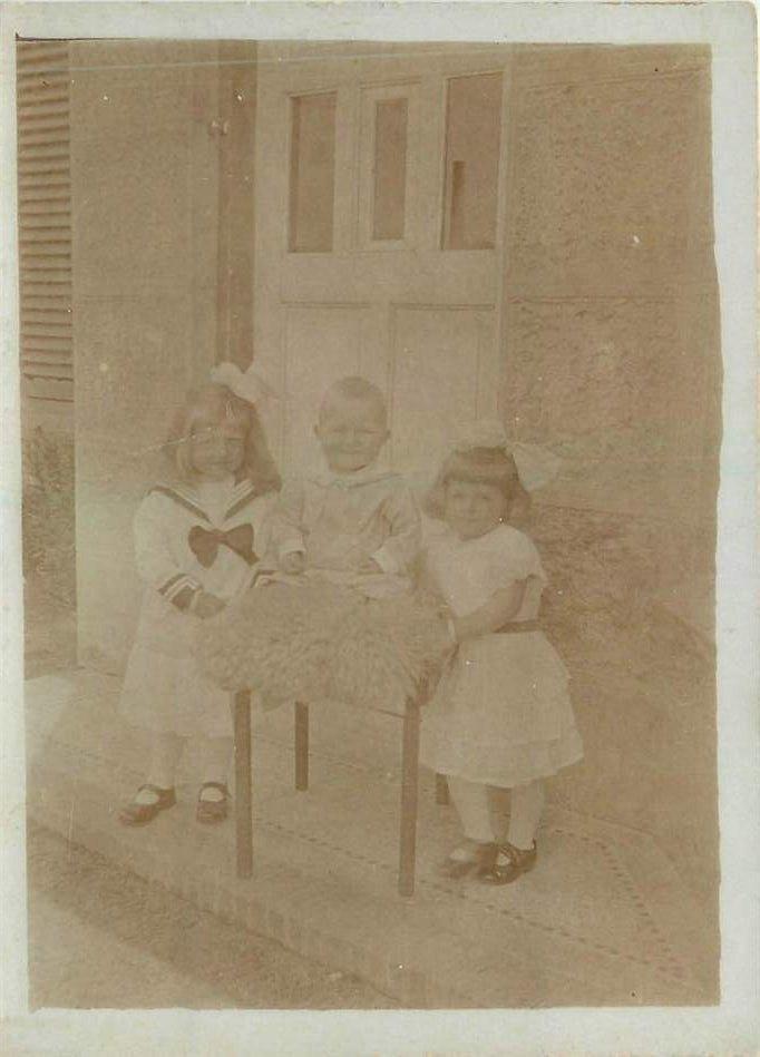 381-240-025 Corrie Lena en Nico, Verzenden, Voor 1920