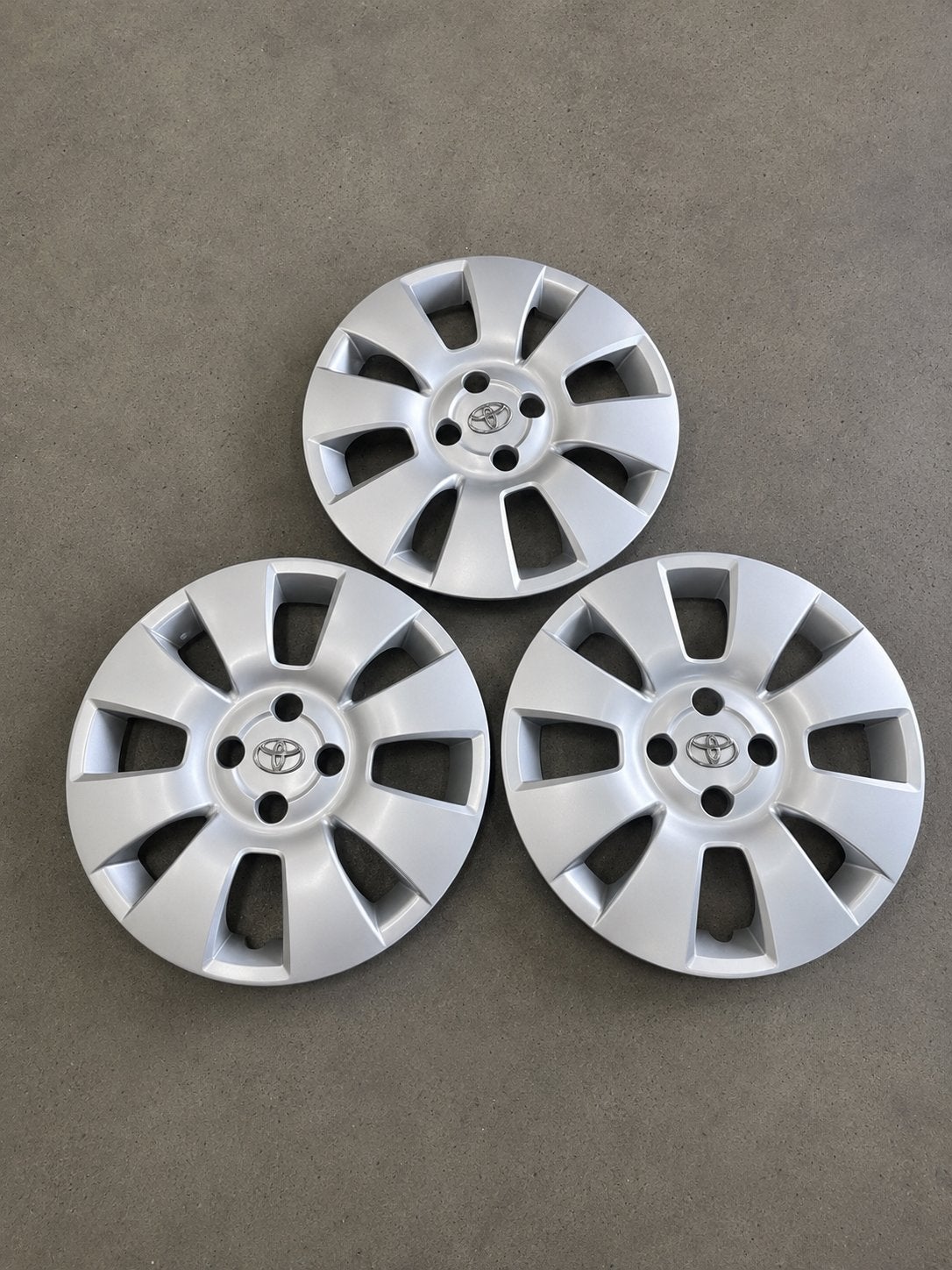 3st Toyota Yaris wieldoppen 15 inch, onbeschadigd, Auto diversen, Wieldoppen, Zo goed als nieuw, Verzenden