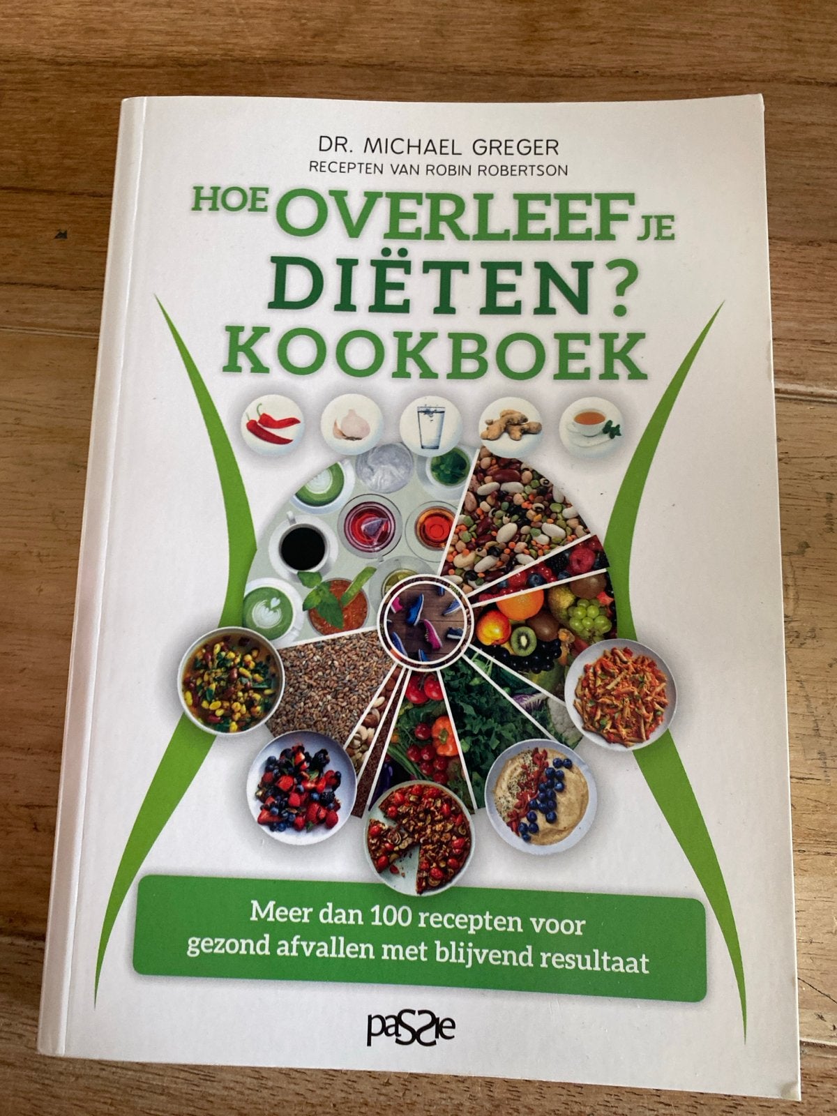 Hoe Overleef Je Diëten? Kookboek - Dr. Michael Greger, Boeken, Ophalen of Verzenden, Zo goed als nieuw, Hoofdgerechten, Gezond koken