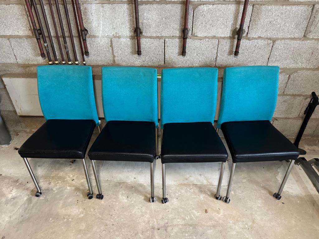 Set van 4 moderne stoelen - Blauw/Zwart, Ophalen, Gebruikt, Kunststof