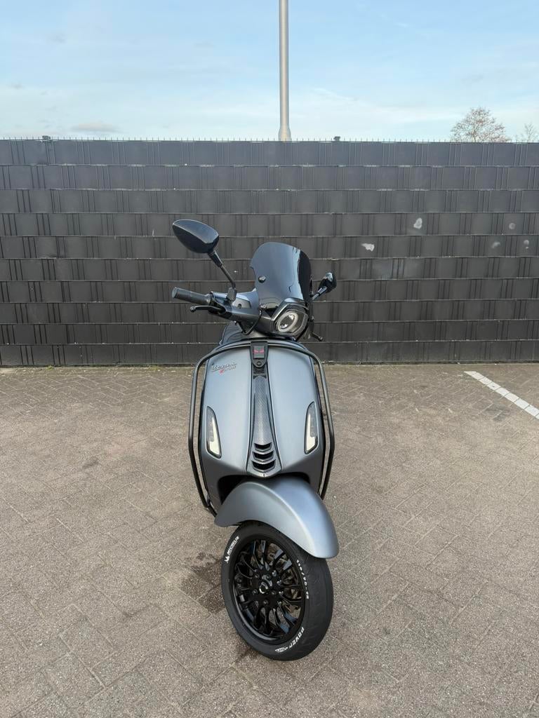 Vespa sprint 80cc akrapovic, Ophalen, Zo goed als nieuw, 80 cc, Benzine