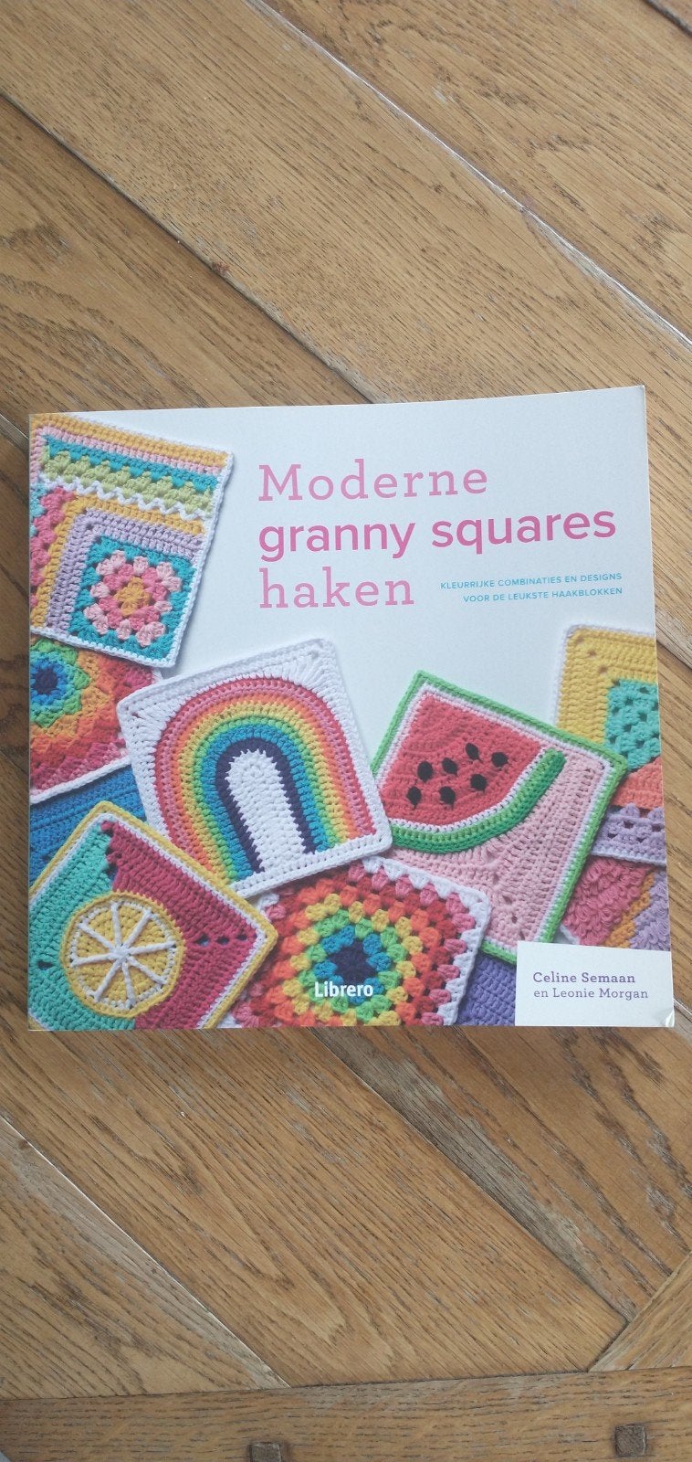 Moderne granny squares haken - NIEUWSTAAT, Ophalen of Verzenden, Zo goed als nieuw, Haken, Patroon of Boek