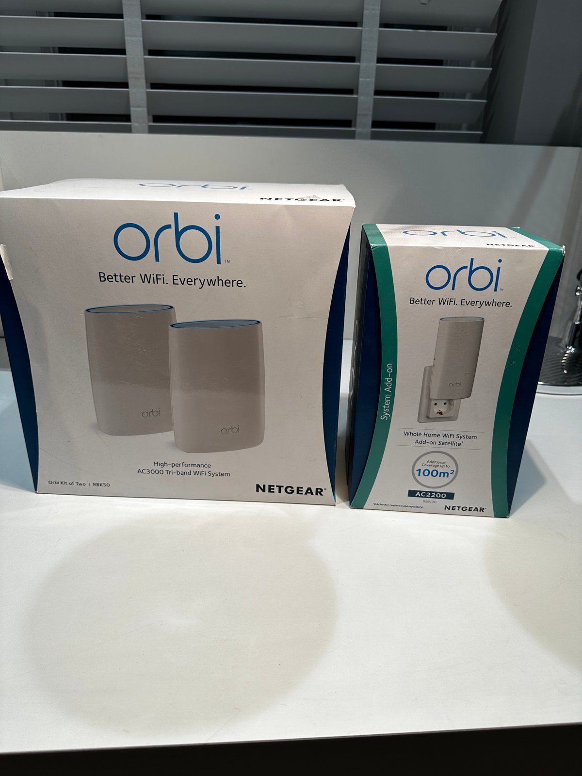 Netgear Orbi WiFi Systeem (RBR50) met Add-on Satelliet, Ophalen of Verzenden, Gebruikt, Router