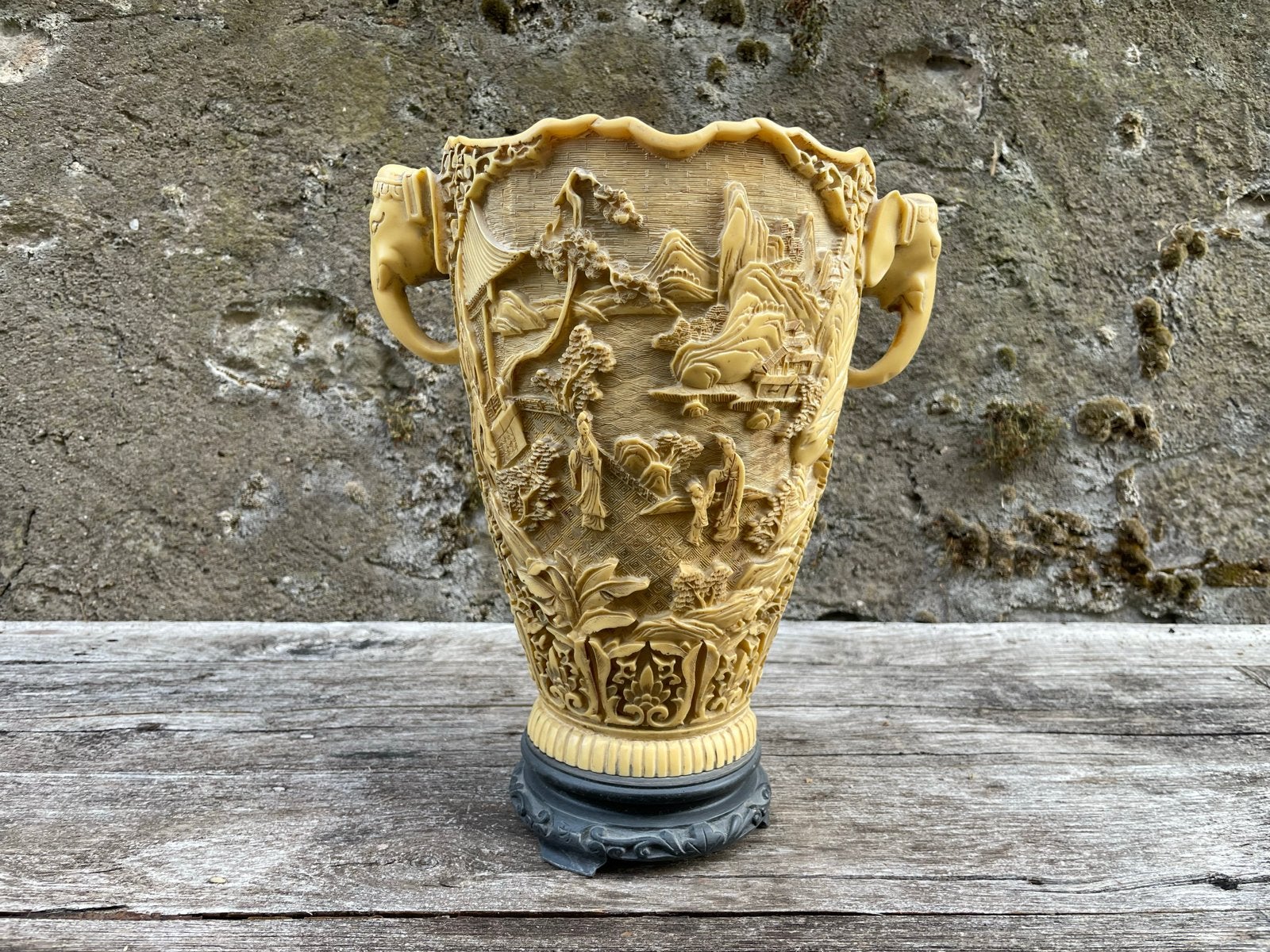 Vintage Chinese vaas met olifanten en gedetailleerd snijwerk, Ophalen of Verzenden