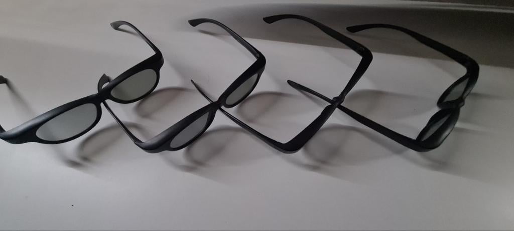 Philips passieve 3D brillen (set van 4), Audio, Tv en Foto, Televisie-accessoires, Zo goed als nieuw, Ophalen of Verzenden