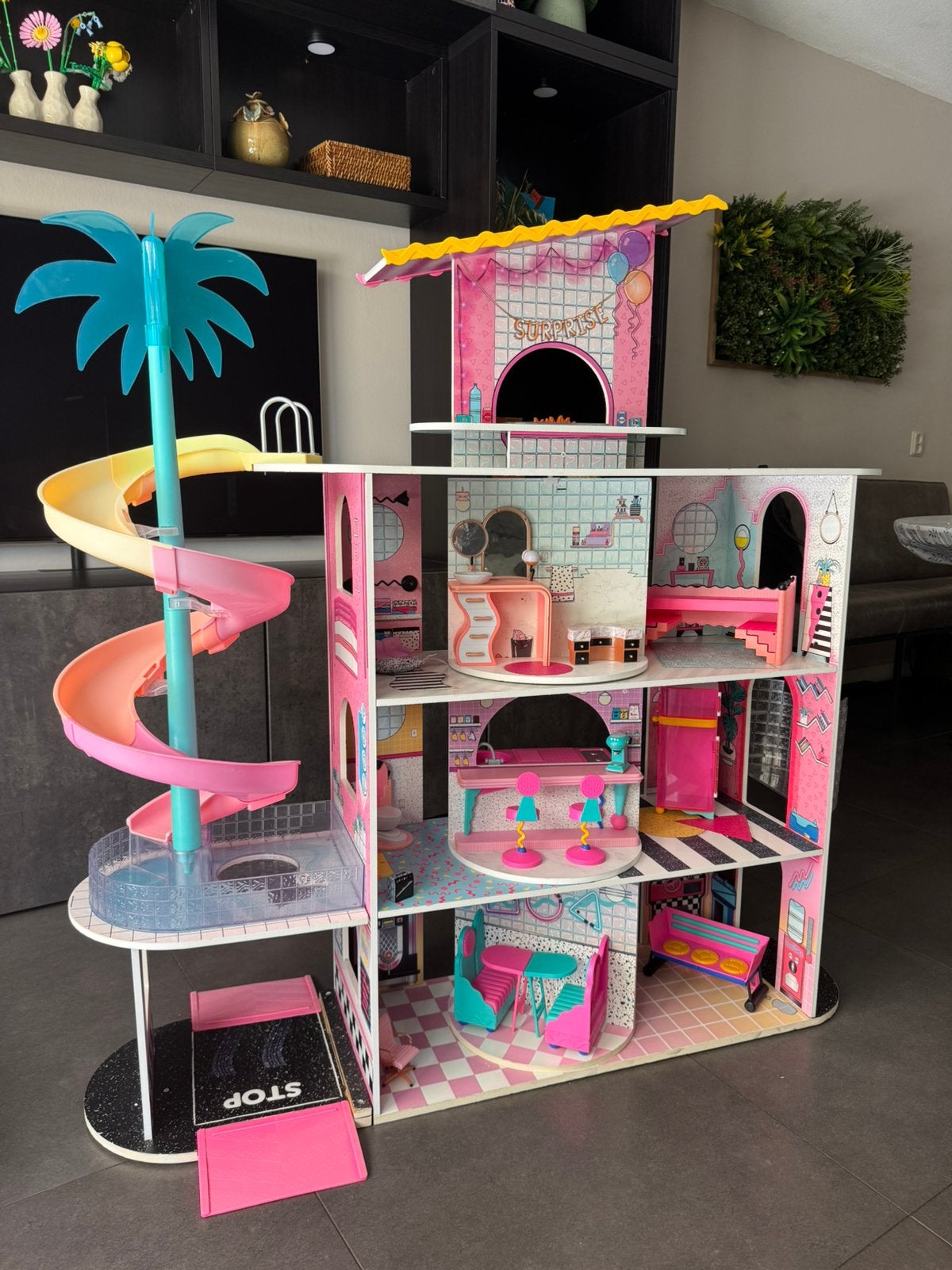 LOL Surprise poppenhuis met meubels en opbergdozen – €45, Kinderen en Baby's, Speelgoed | Poppenhuizen, Ophalen, Zo goed als nieuw