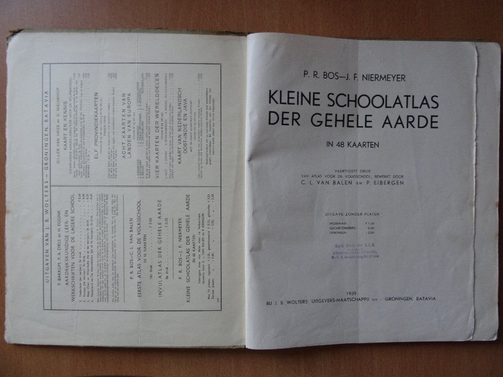 KLEINE SCHOOLATLAS  der gehele aarde - 1939 - PR Bos, Gelezen, Overige atlassen, Ophalen of Verzenden, 1800 tot 2000