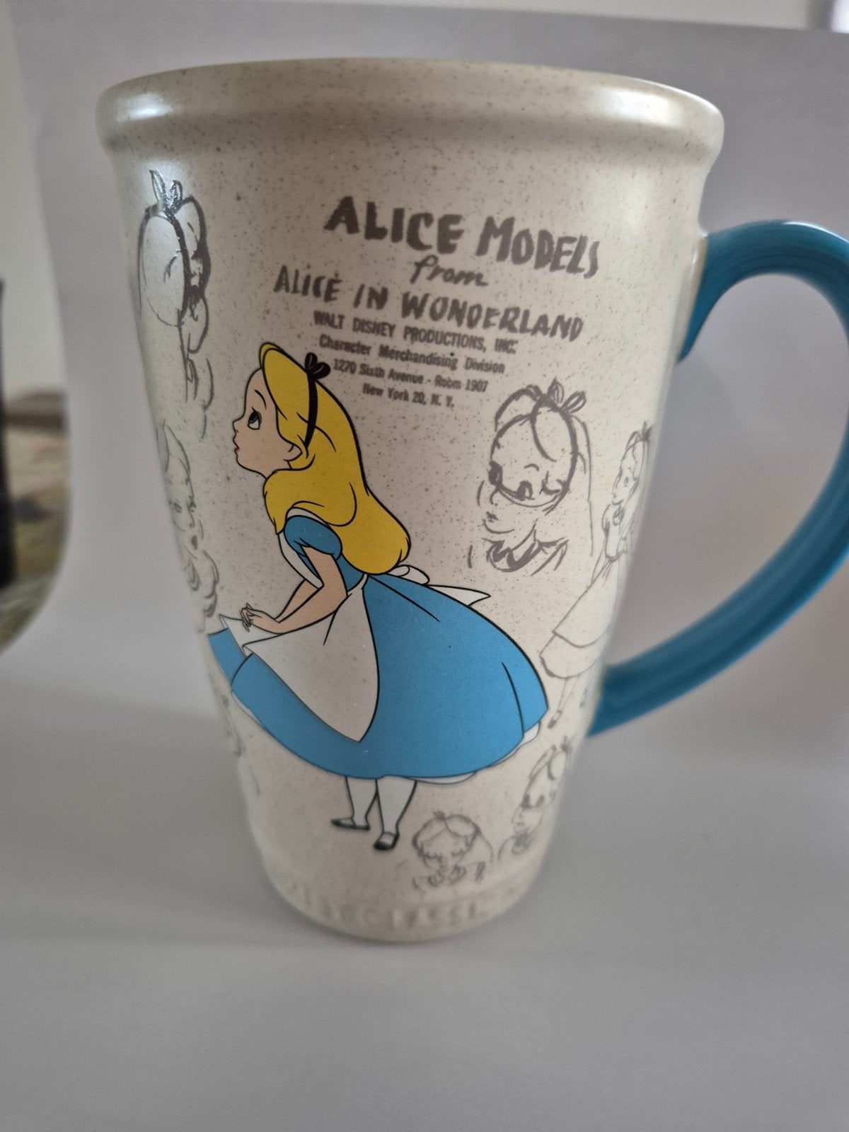 Disney Alice in Wonderland Mok - Alice Models, Ophalen of Verzenden, Zo goed als nieuw