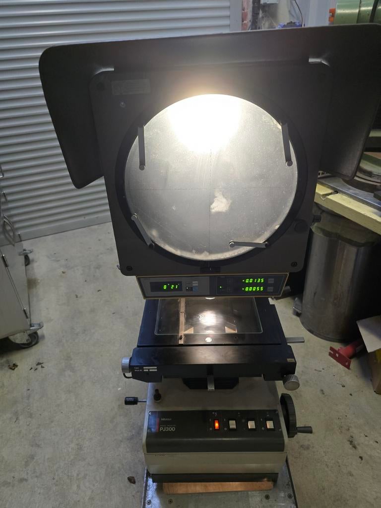 Mitutoyo PJ300 Profielprojector, Ophalen