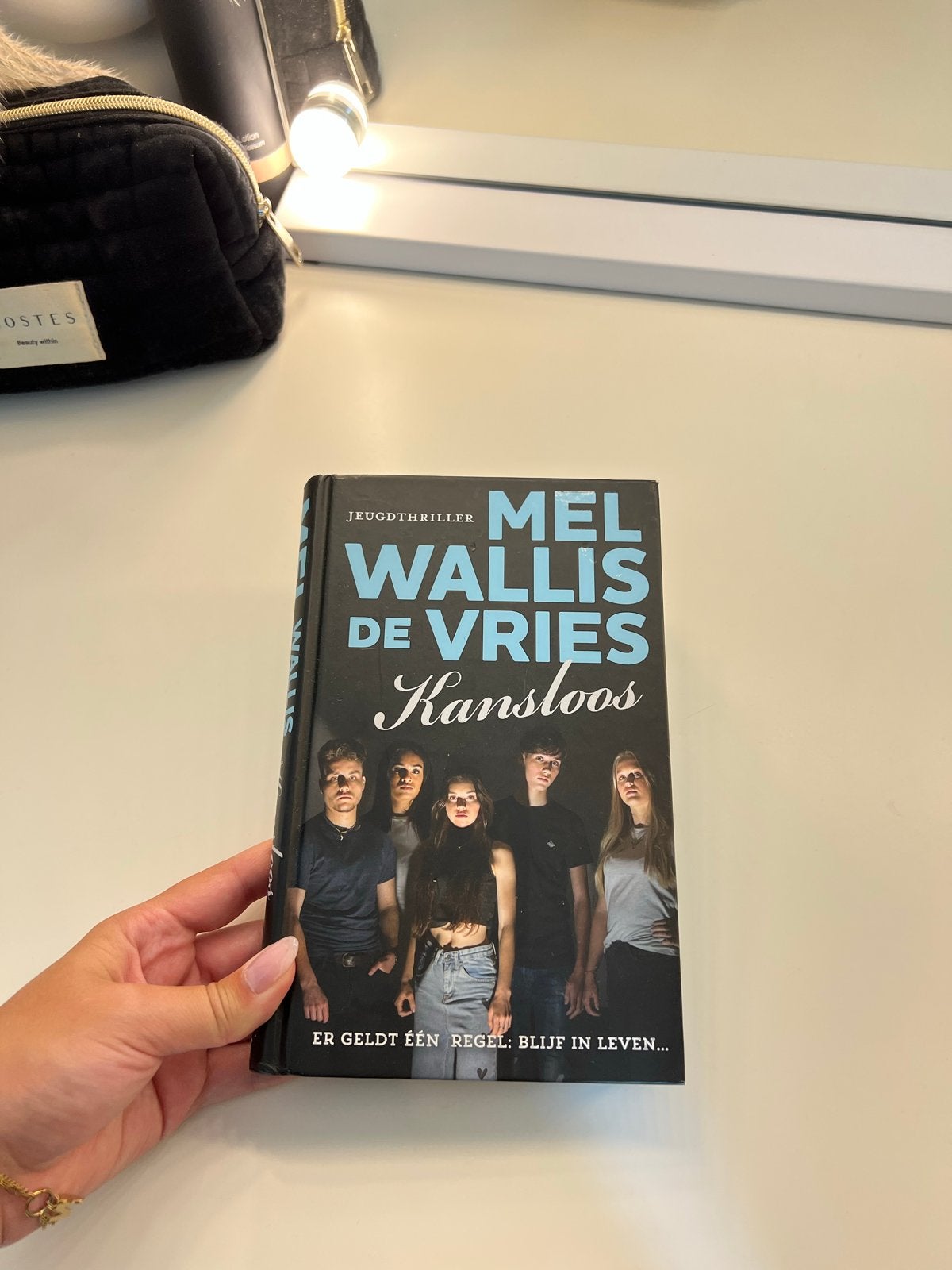 Kansloos - Mel Wallis de Vries (Jeugdthriller), Verzenden, Gelezen, Nederland