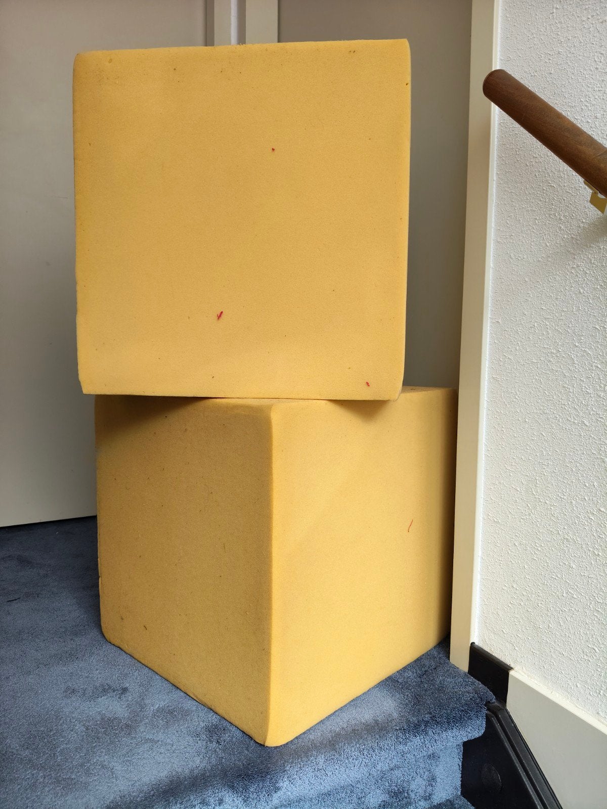 Schuimrubber stevige blokken/kubussen 45x45x45cm zitkubus, Ophalen, Gebruikt