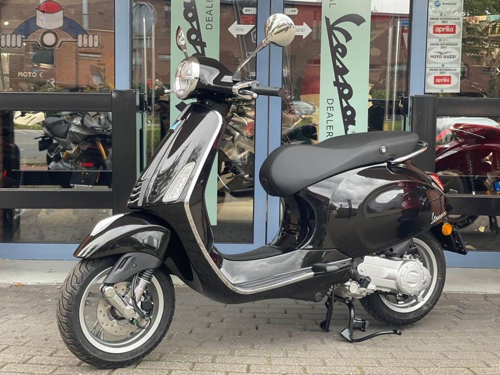 Vespa  Primavera 50 RST IGET Nero Convinto 45km 2026, Fietsen en Brommers, Scooters | Vespa, Overige modellen, Maximaal 45 km/u