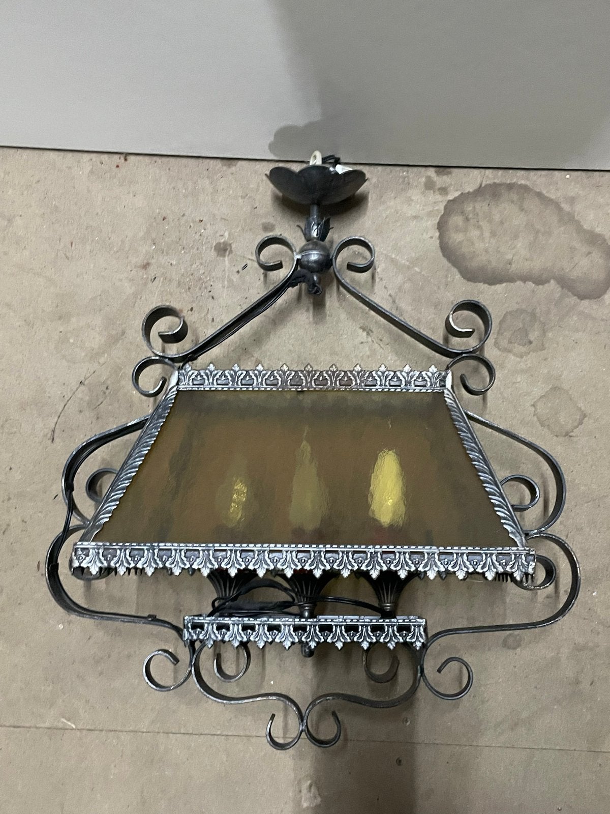 Vintage Smeedijzeren Plafondlamp met Amber Glas, Ophalen