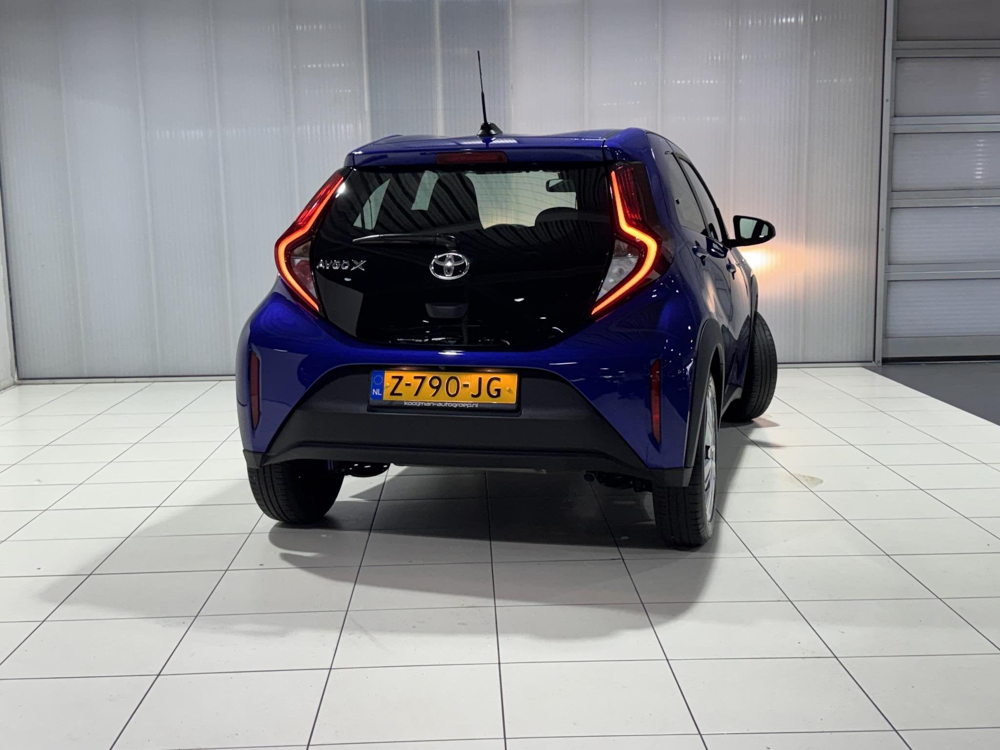 Toyota Aygo X 1.0 VVT-i S-CVT Play Automaat , Applecarplay/a, Dealer onderhouden, Gebruikt, Origineel Nederlands, 3 cilinders