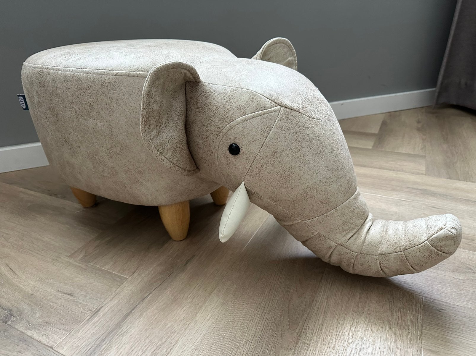 Olifant van leer, Ophalen, Zo goed als nieuw