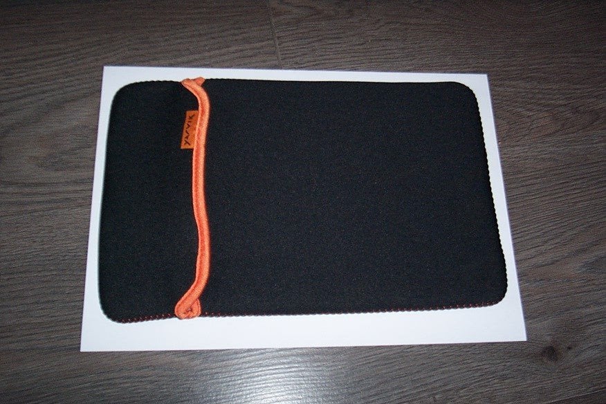 Nieuwe tablet-hoes  tot 10 inch merk (YARVIK), Ophalen of Verzenden, Nieuw, 10 inch, Bescherming voor- en achterkant