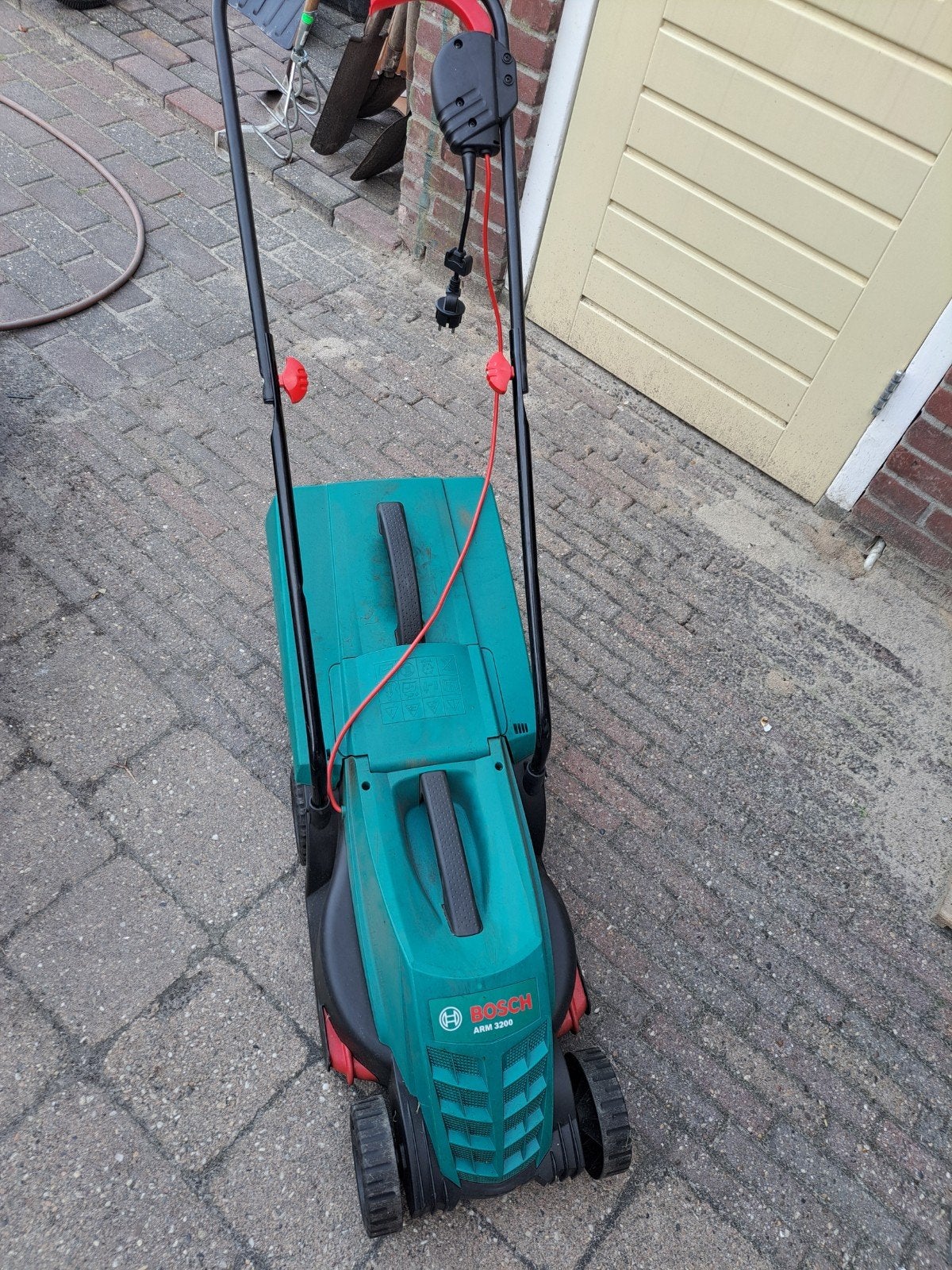 Bosch ARM 3200 Elektrische Grasmaaier - Compact en Krachtig, Ophalen, Cirkelmaaier, Gebruikt, Elektrische grasmaaier