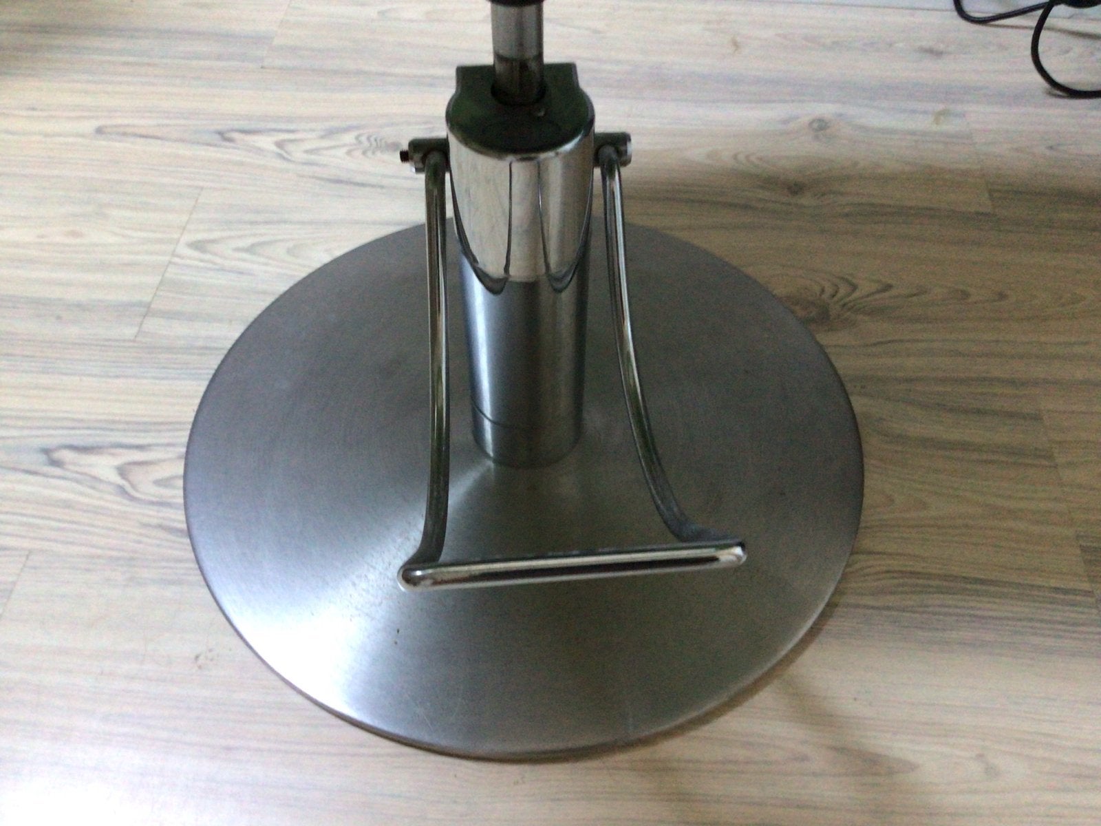Metalen kapperstoel pomp  met voetsteun, Gebruikt, Ophalen of Verzenden, Metaal, Eén