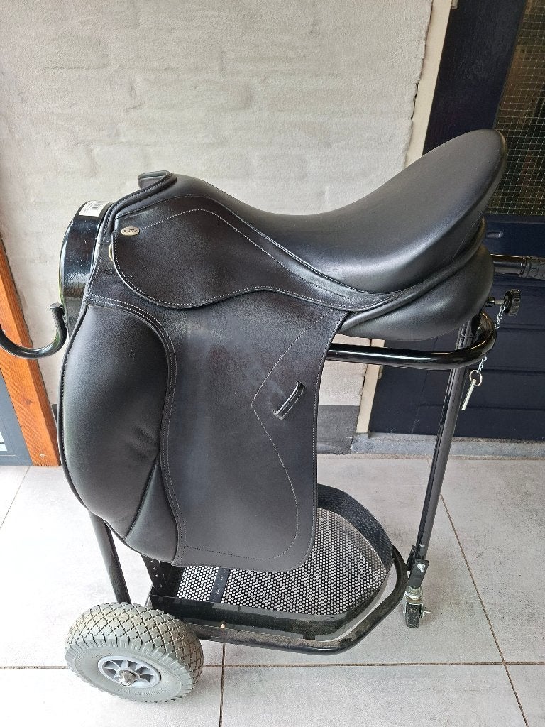 Dressuurzadel Kentaur elektra, Ophalen, L (17.5 inch), Gebruikt, Dressuur