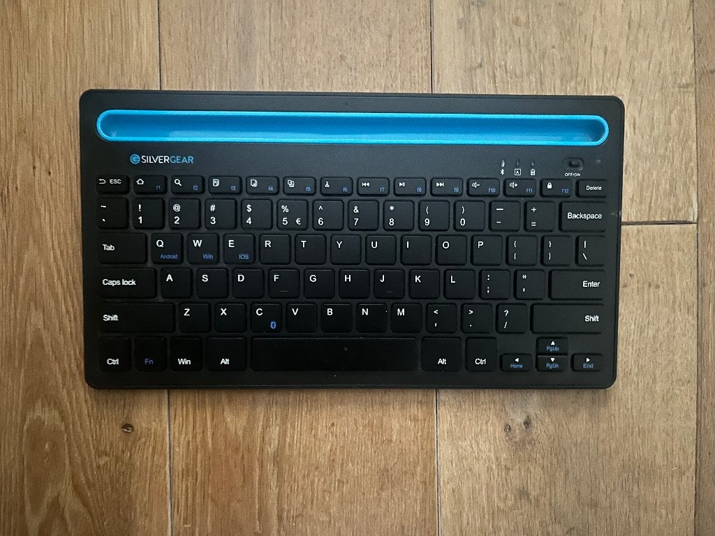 Silvergear Draadloos Keyboard met Stand, Ophalen of Verzenden, Zo goed als nieuw