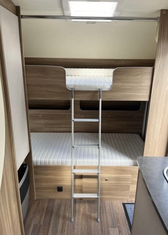 Bürstner Premio Plus 440 TK, Rondzit, Bürstner, 6 tot 7 meter, Tot en met 6
