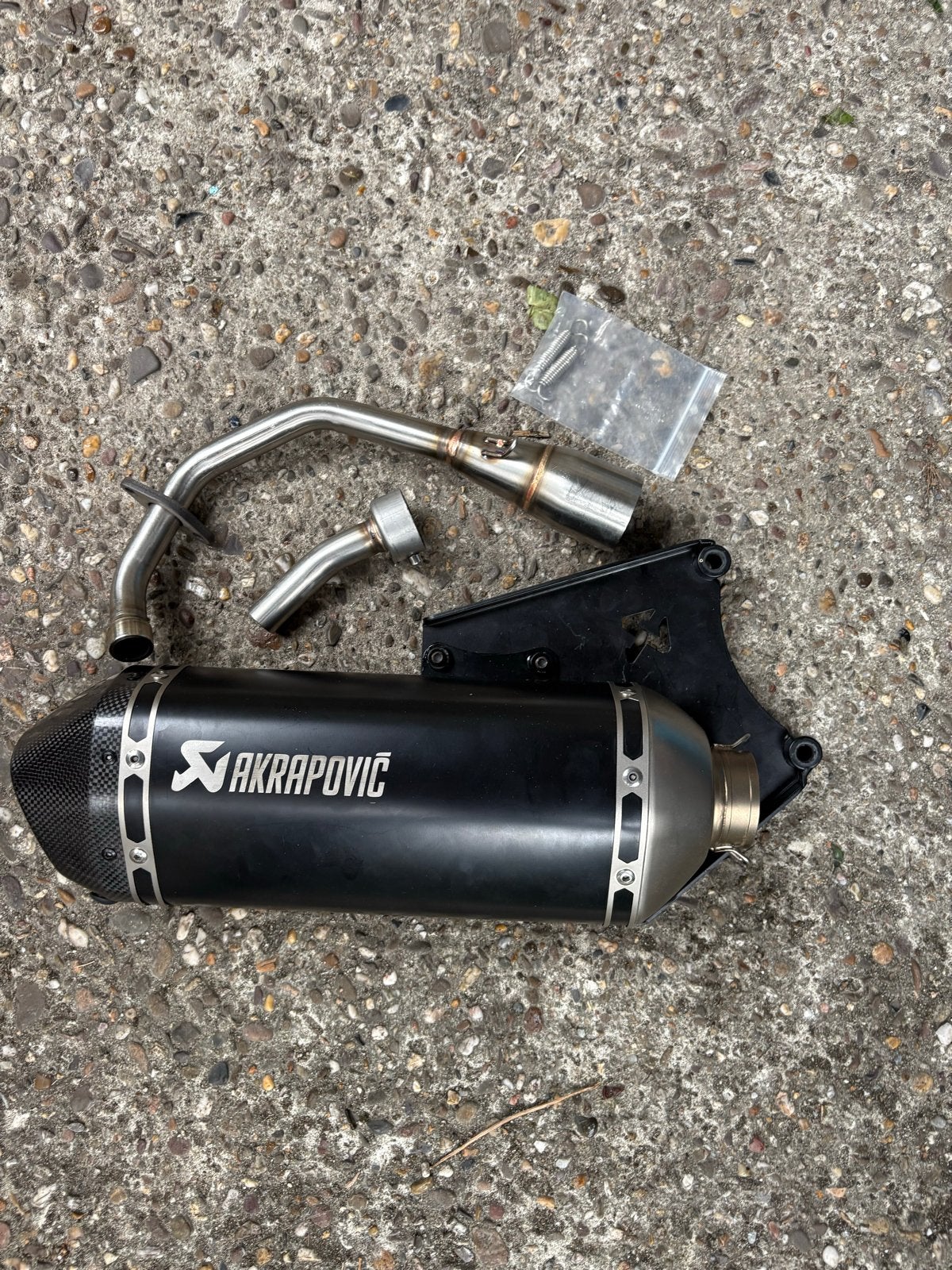 Akrapovic uitlaat 4v, Verzenden, Gebruikt