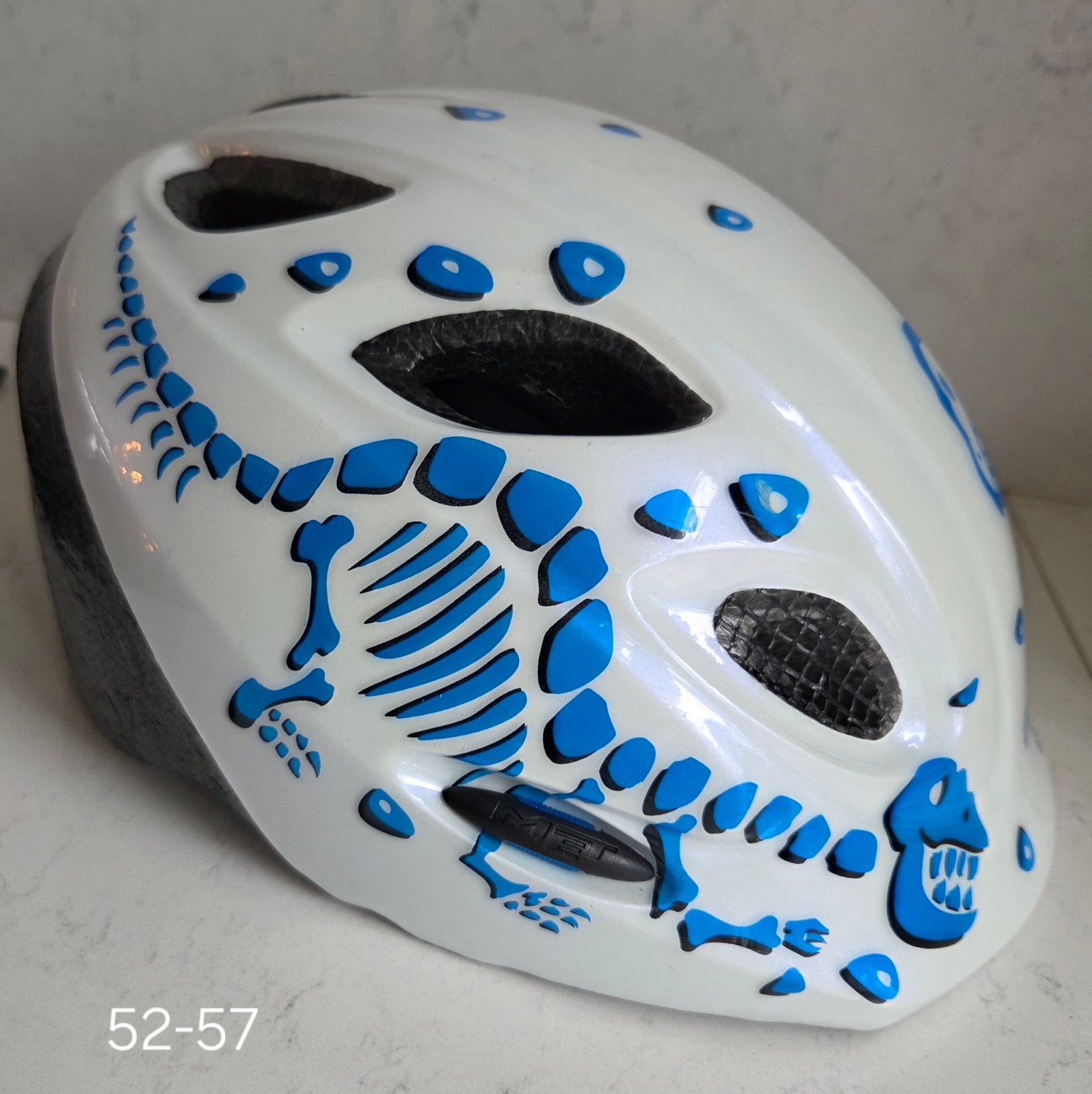 MET Kinderhelm - Maat 52-57 - Wit met blauwe dino's, Ophalen of Verzenden