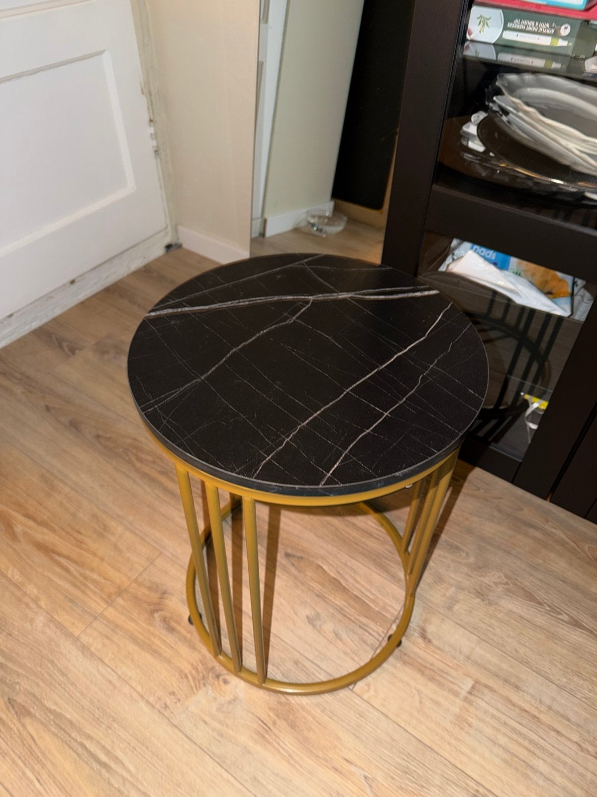 Zwart marmeren bijzettafel met gouden onderstel, Minder dan 55 cm, Metaal of Aluminium, Rond, Zo goed als nieuw
