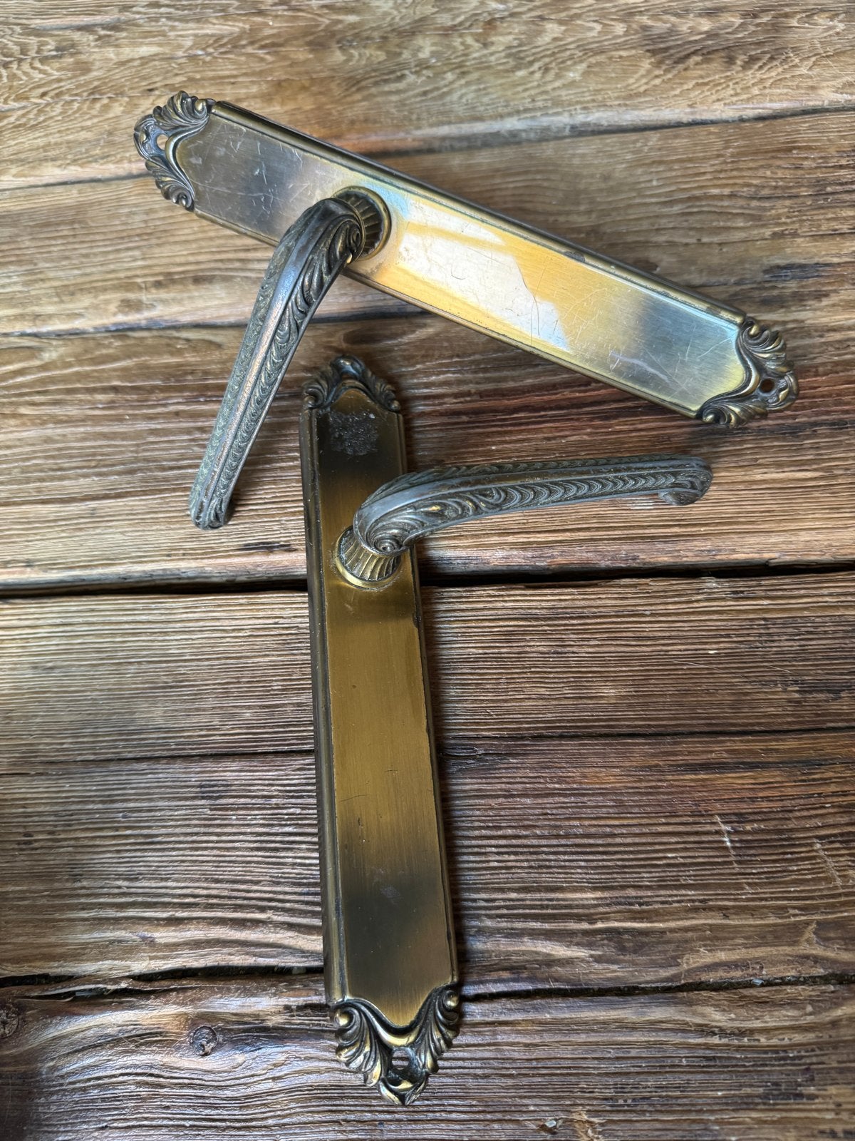 Antieke deurklinken met schild - Koper/Messing | Brocante, Ophalen of Verzenden, Gebruikt, Koper of Messing, Klink of Kruk