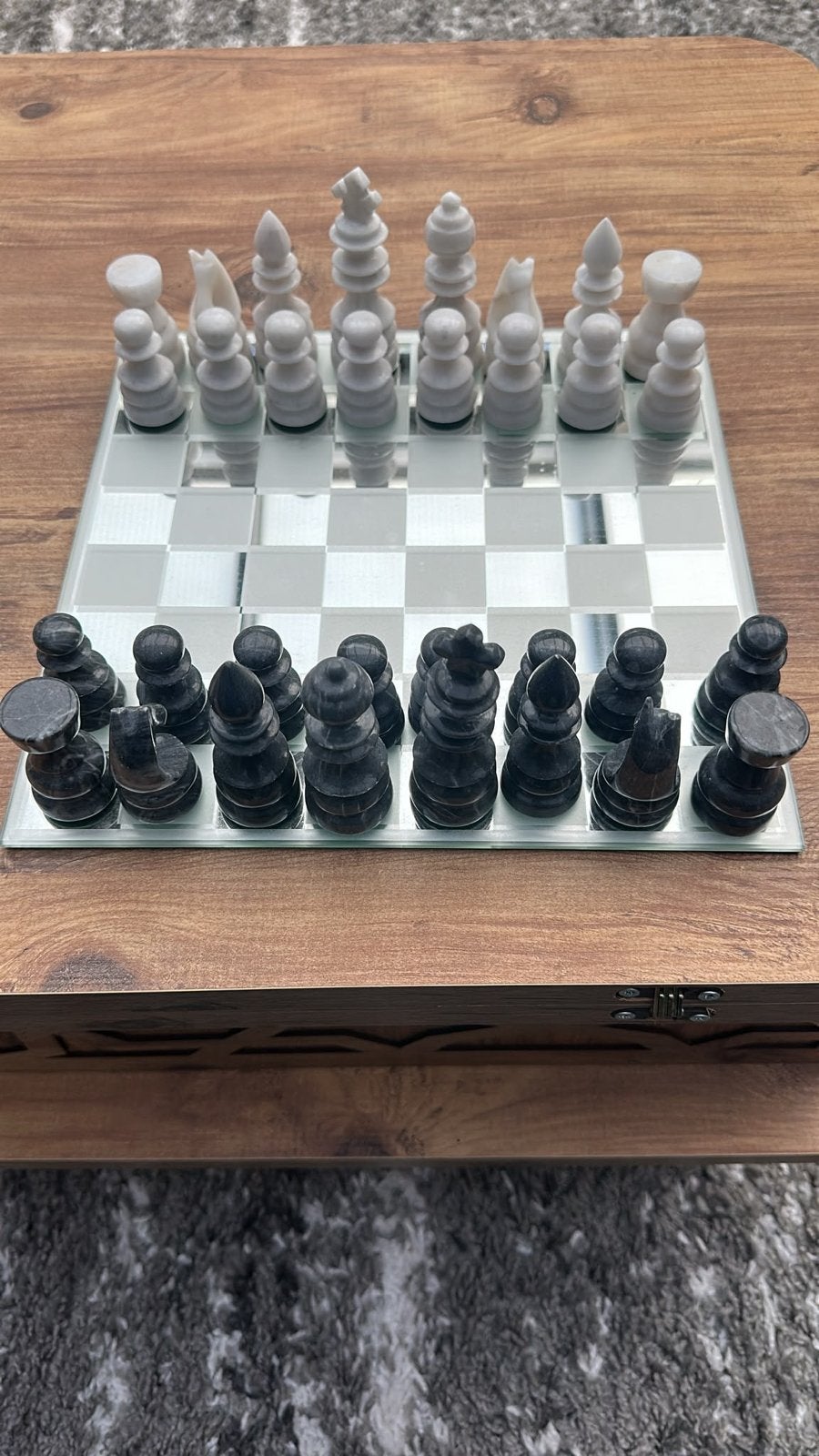 Prachtig schaakspel met marmeren stukken en glazen bord, Een of twee spelers, Ophalen, Zo goed als nieuw