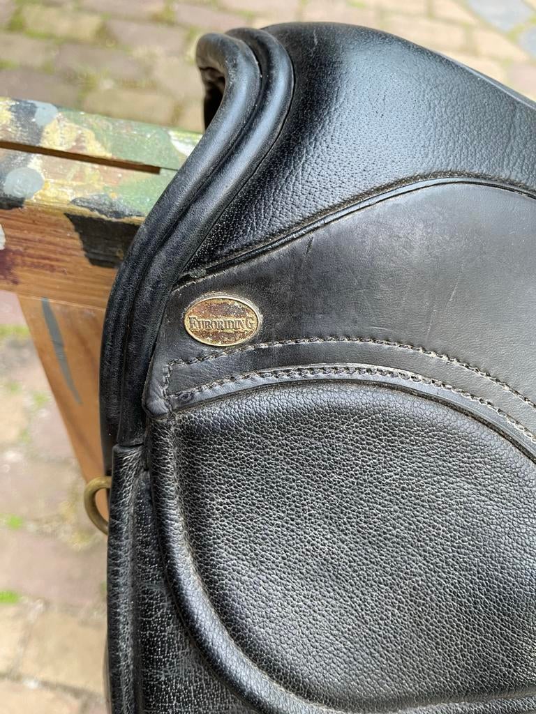 Dressuur zadels voor slechts €150,00, Dieren en Toebehoren, Ophalen, Euro riding hulsebos, Dressuur, Zo goed als nieuw