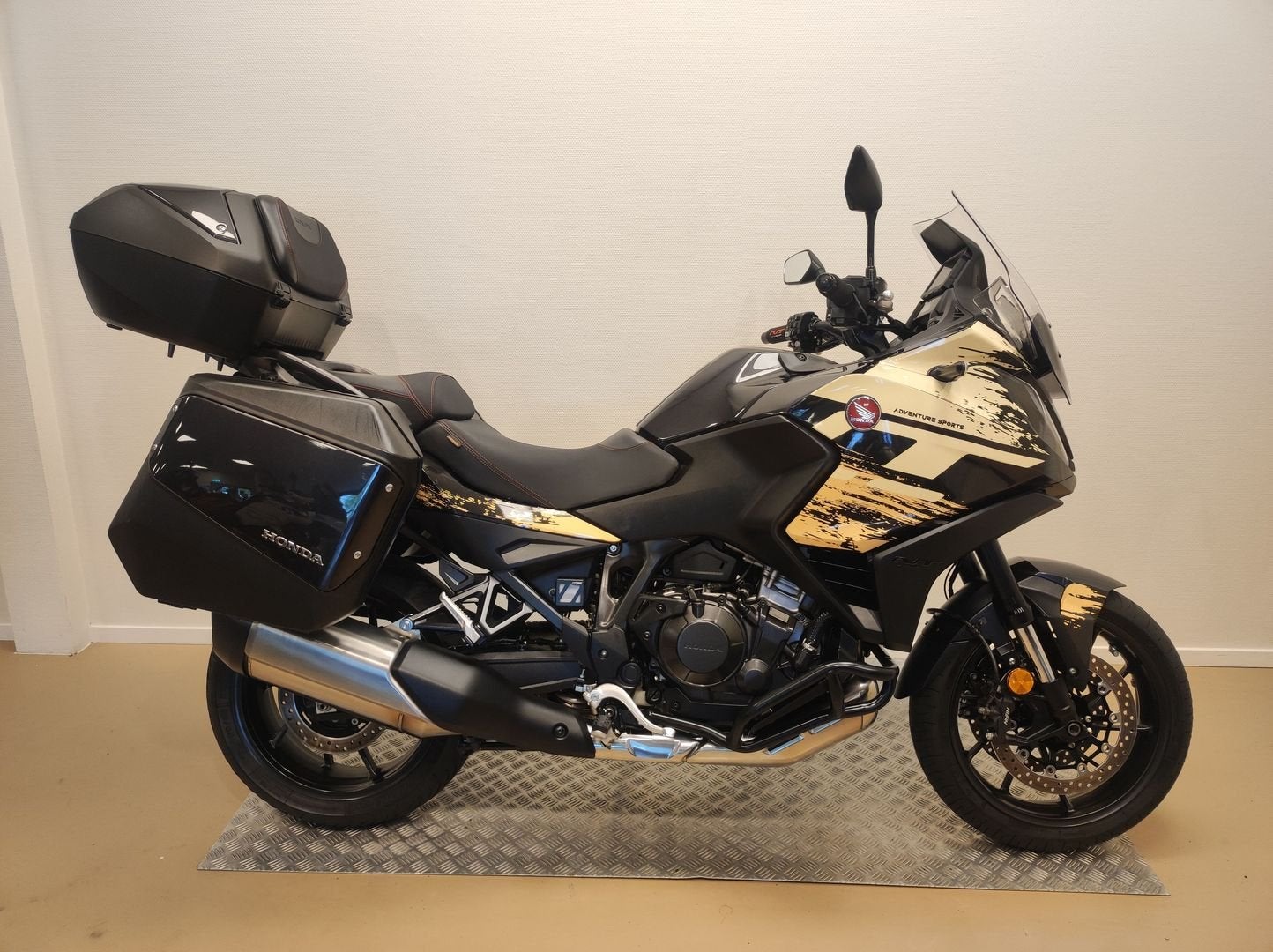 HONDA NT 1100 (bj 2023) 25,112 km, 2 cilinders, HONDA, Bedrijf, Onbekend