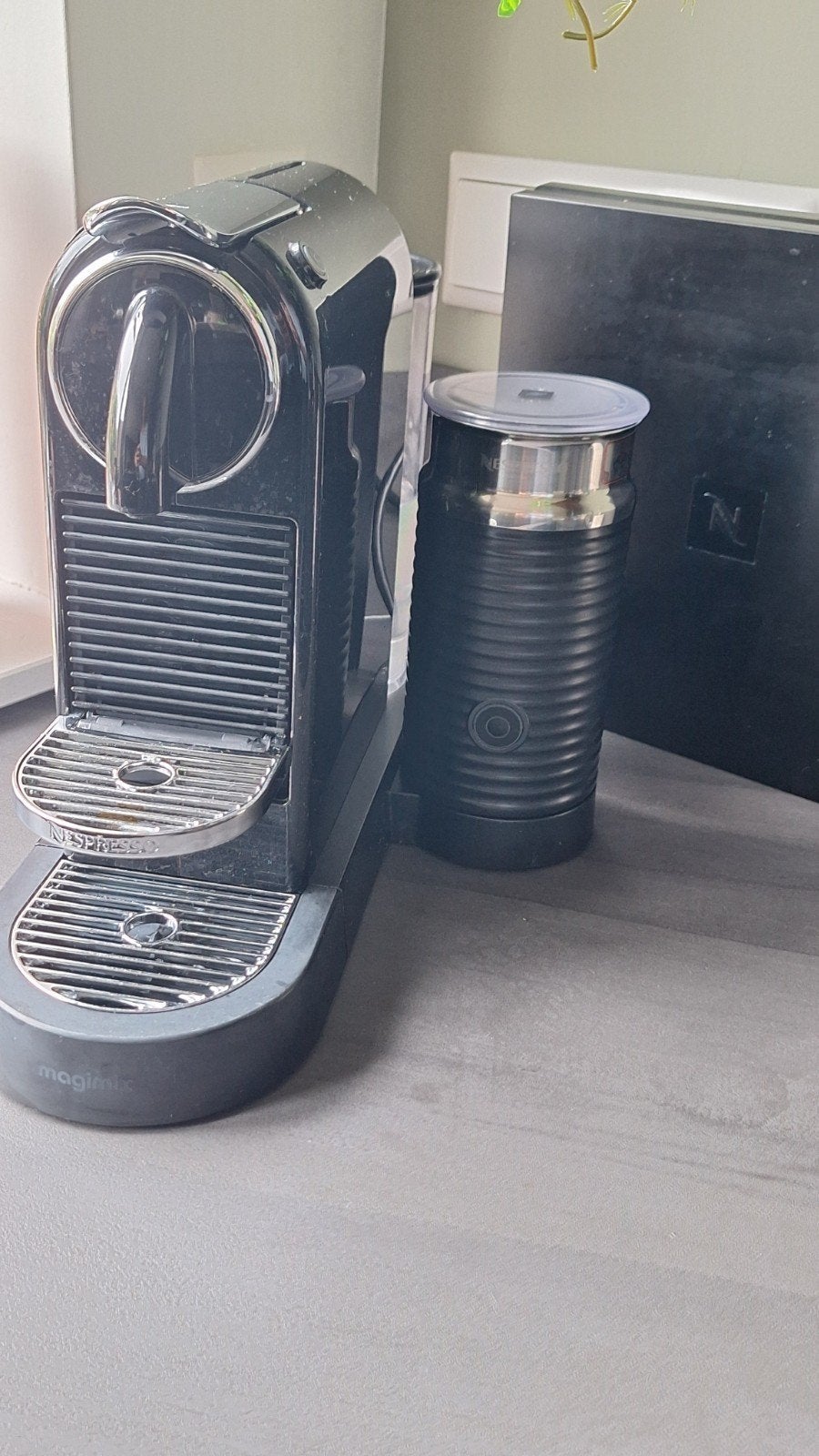 Nespresso Magimix CitiZ koffiezetapparaat met melkopschuimer