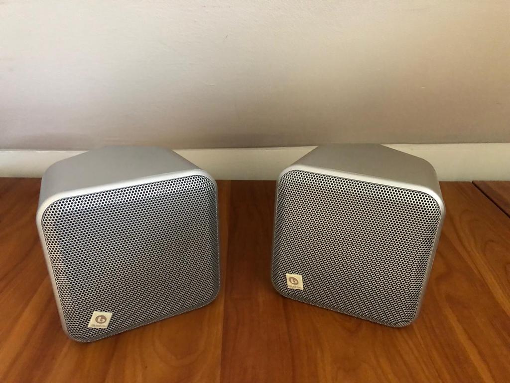 Speakers Boston Acoustics - Zilver, compact en krachtig, Zo goed als nieuw, Minder dan 60 watt, Front, Rear of Stereo speakers