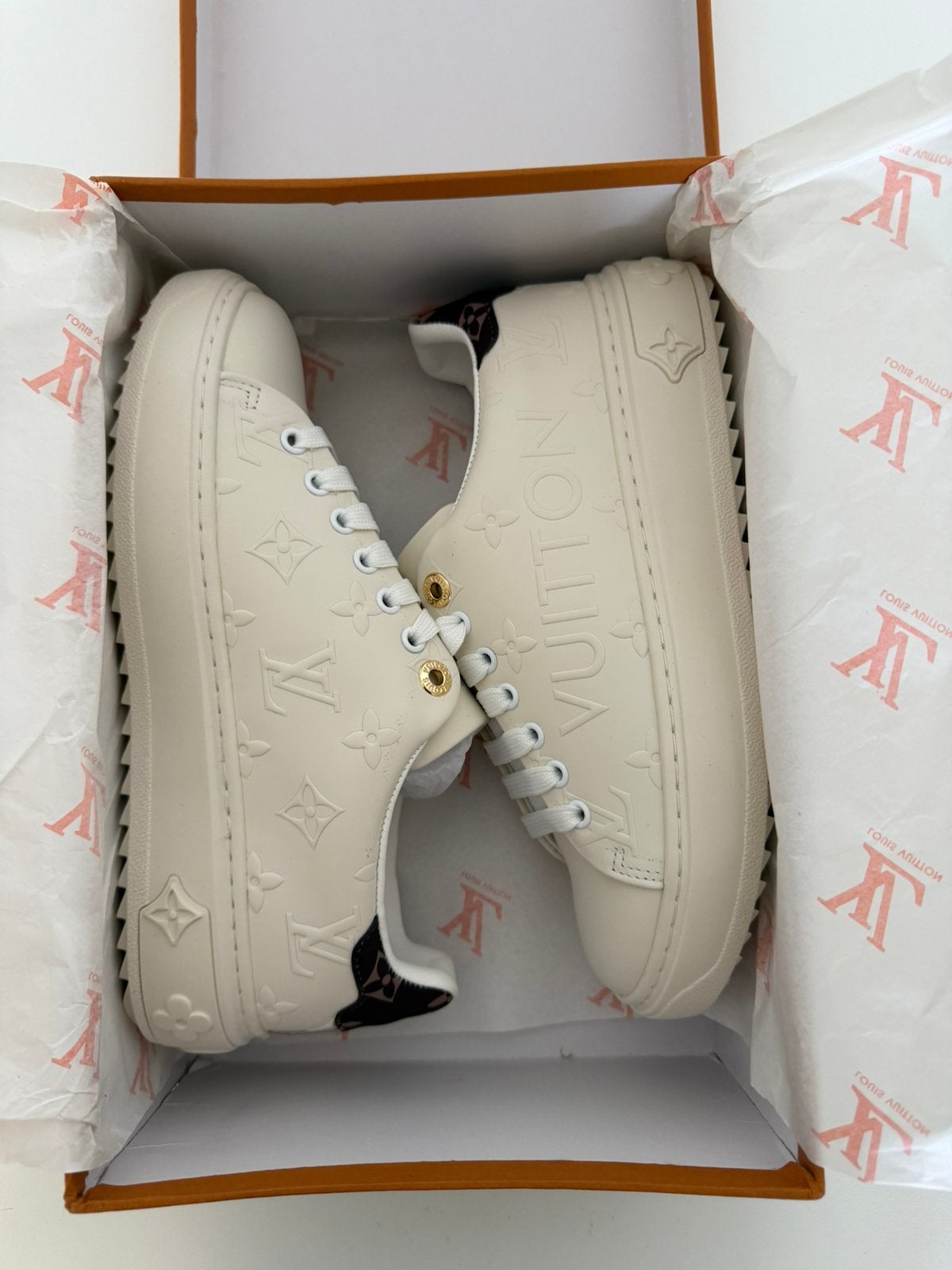 LV schoenen maat 38, Kleding | Dames, Ophalen, Beige, Nieuw, Sneakers of Gympen