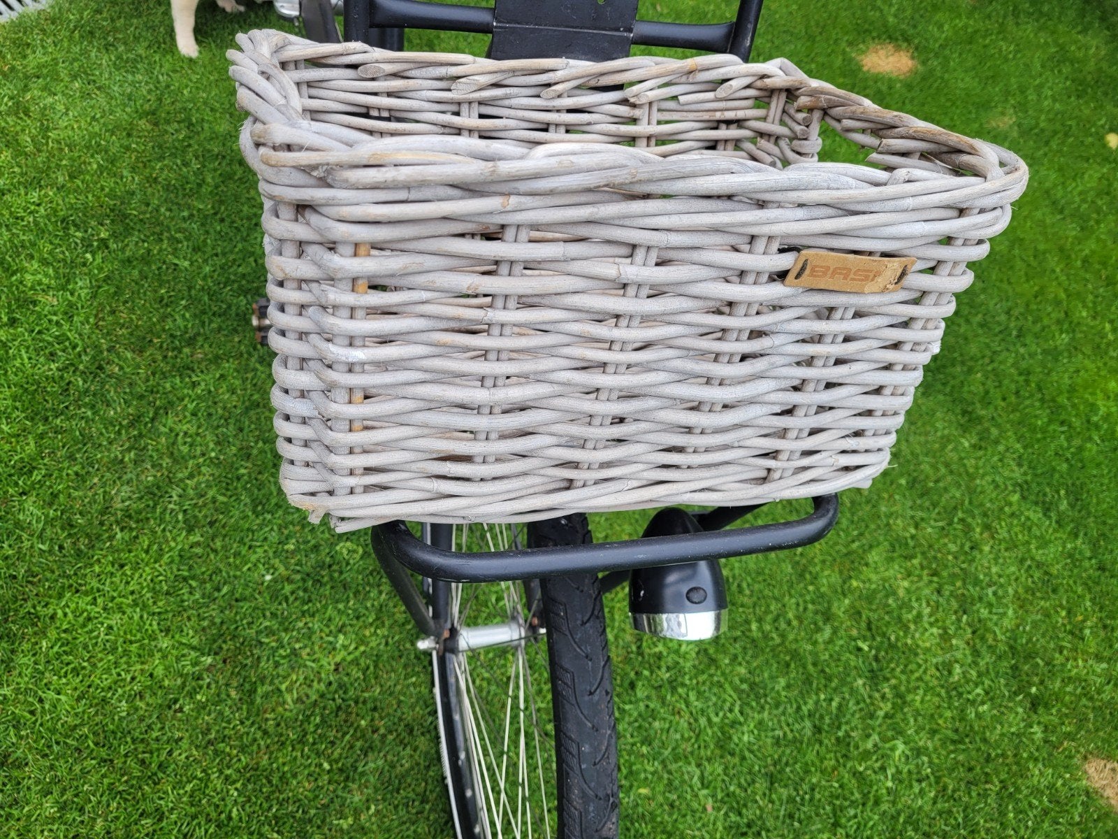 Nette Basil Fietsmand Grijs Riet b 40 x d 25 x h 20

Afmetin, Ophalen, Zo goed als nieuw, Fietsmand, Basil