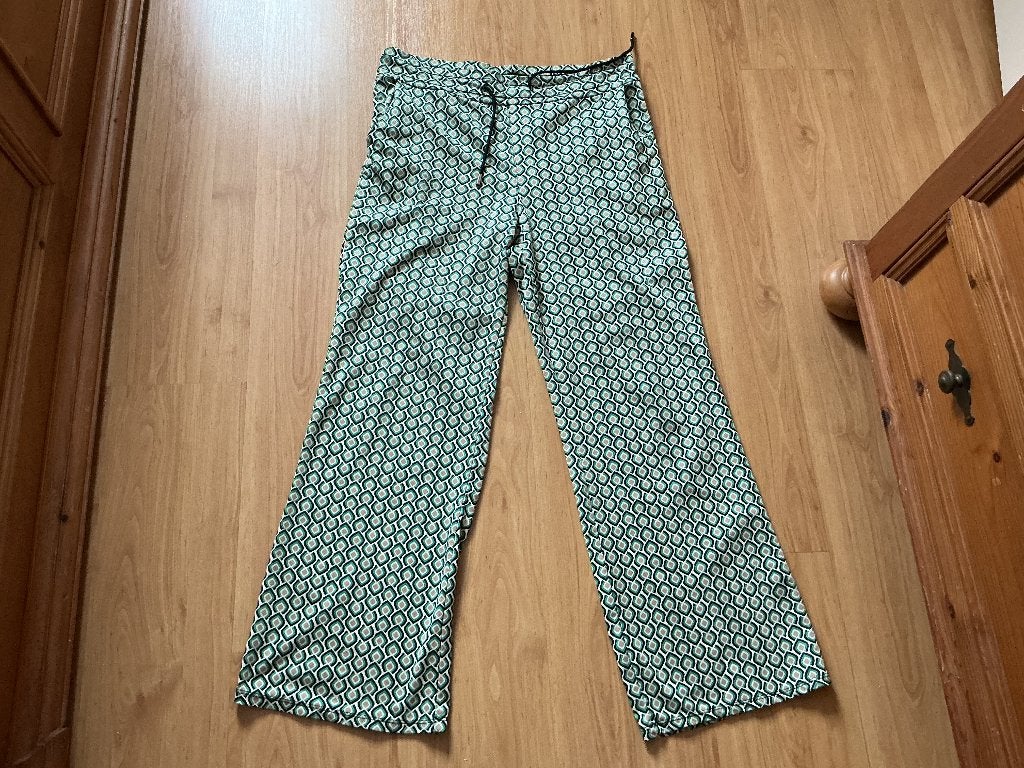 Leuke broek met wijde pijpen van Chastar. Maat M, Kleding | Dames, Maat 38/40 (M), Chastar, Ophalen of Verzenden, Zo goed als nieuw