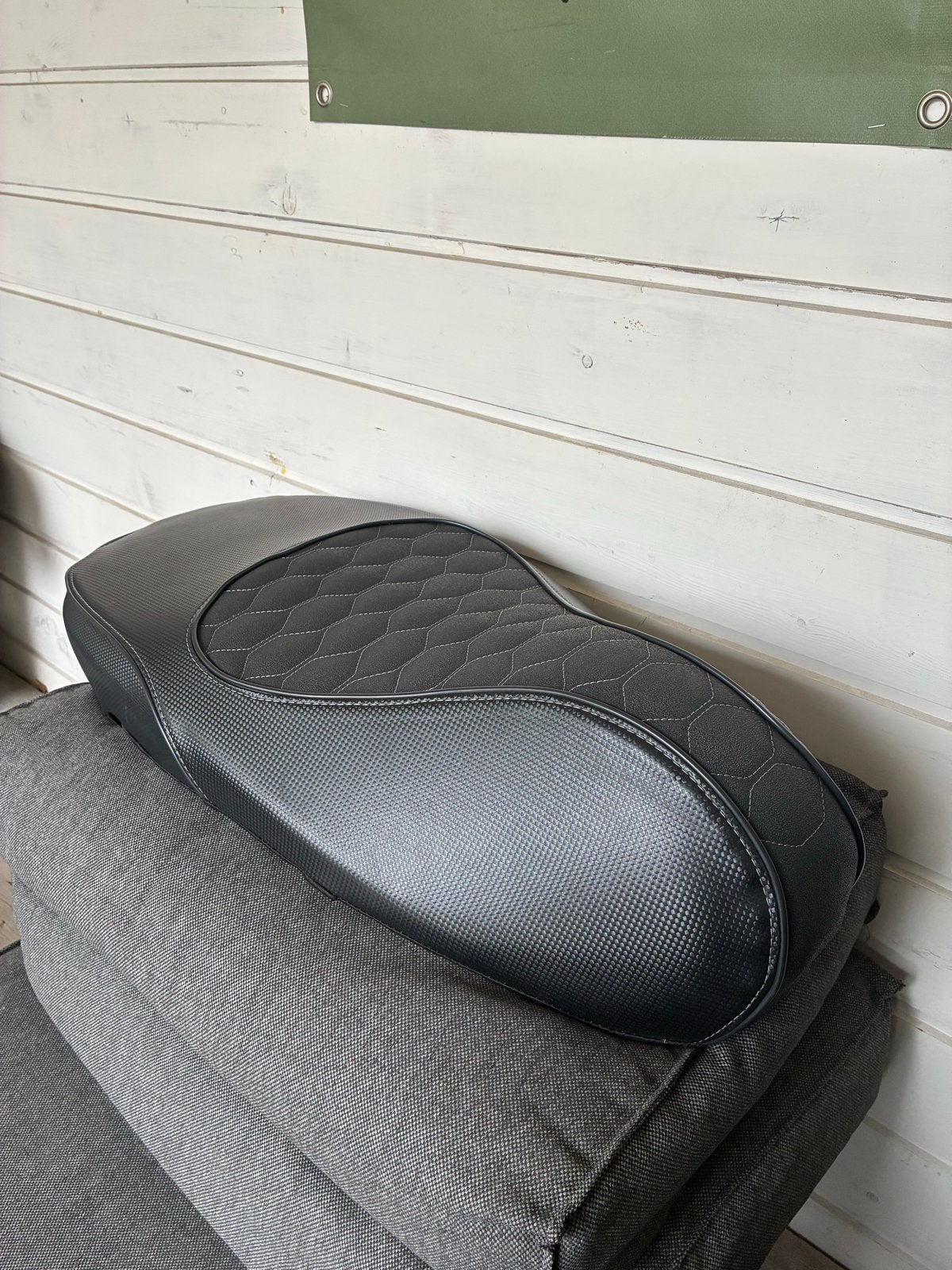 Custom Zadel Vespa Sprint - Zo goed als nieuw, Fietsen en Brommers, Ophalen of Verzenden, Zo goed als nieuw, Zadel, Vespa