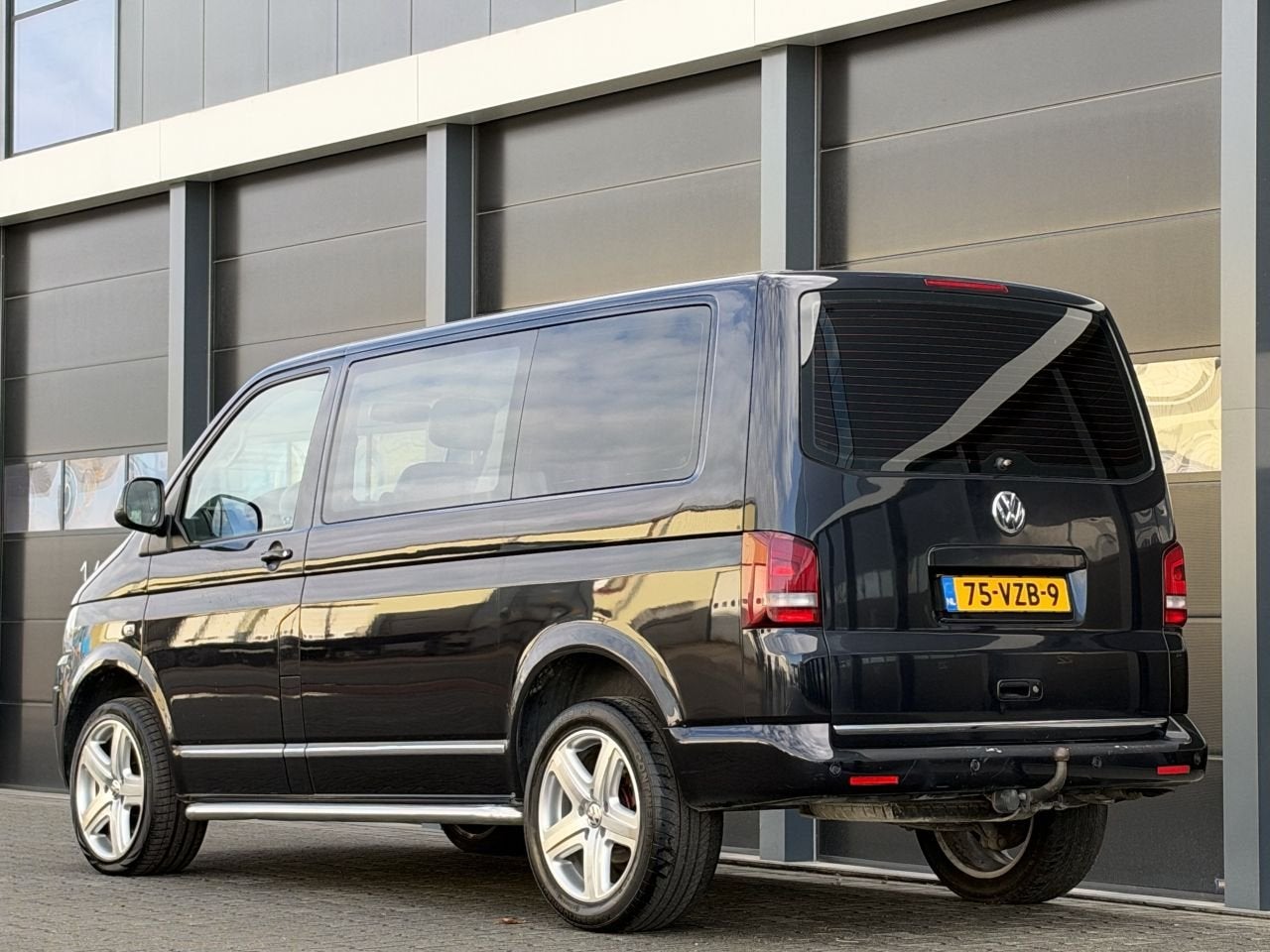 Volkswagen Multivan 2.5 TDI Leer Dak Navi DC 5-PERS, Automaat, Verwarmde buitenspiegels, Volkswagen, Zwart