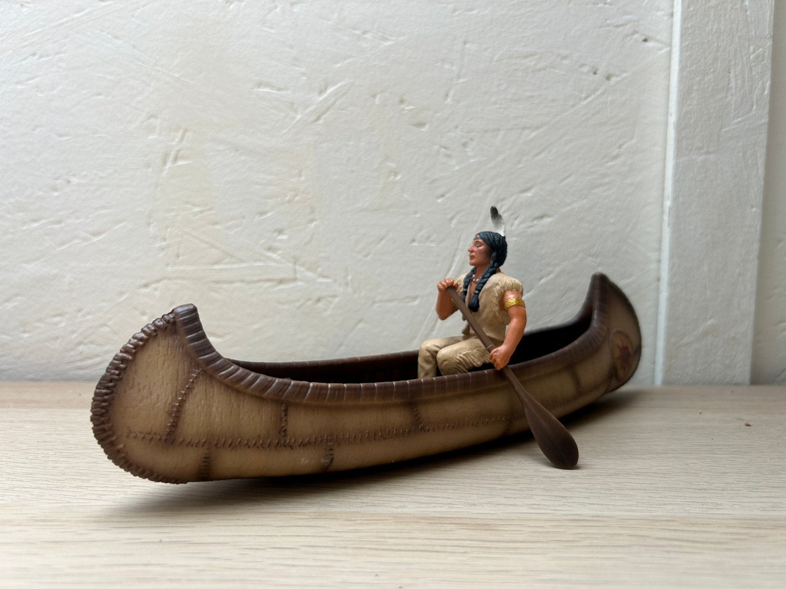 Schleich indiaan met kano, Ophalen of Verzenden, Zo goed als nieuw, Paard, Beeldje of Figuurtje
