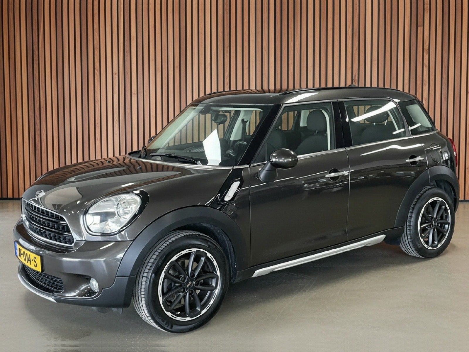MINI Countryman 1.6 One Pepper | Navigatie | Elektrisch dak, Voorwielaandrijving, Gebruikt, Euro 6, Bruin