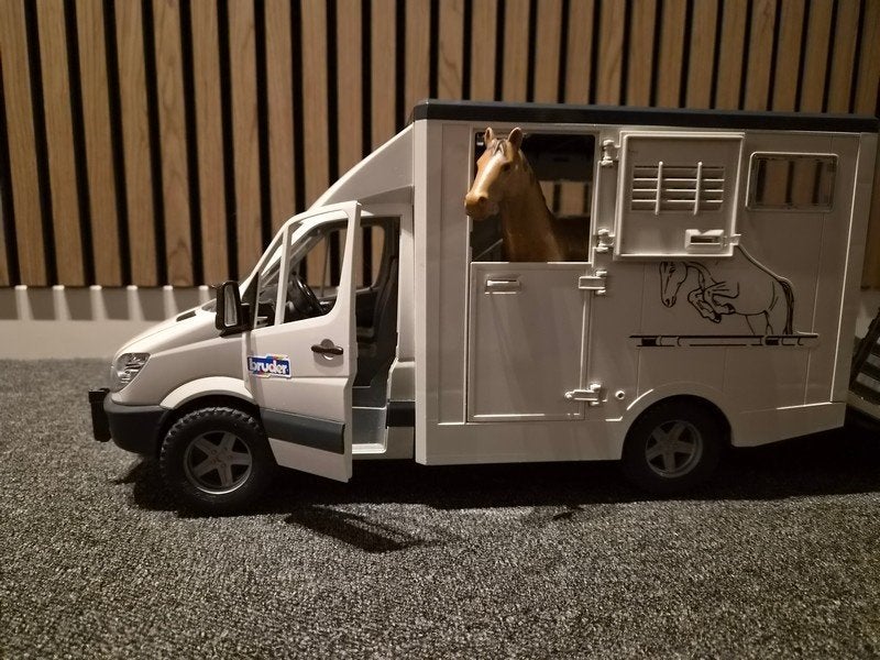 Bruder paardentrailer Mercedes, Ophalen, Zo goed als nieuw