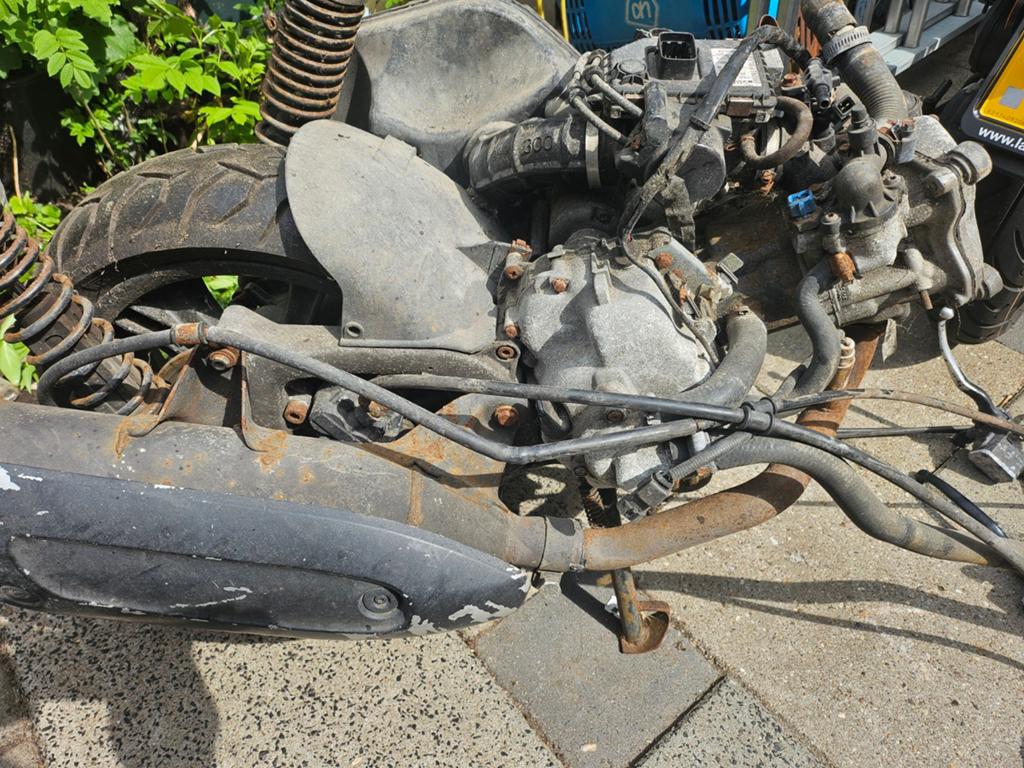 Piaggio MP3 500cc motorblok met uitlaat en achterwiel, Ophalen of Verzenden, Gebruikt, Blok