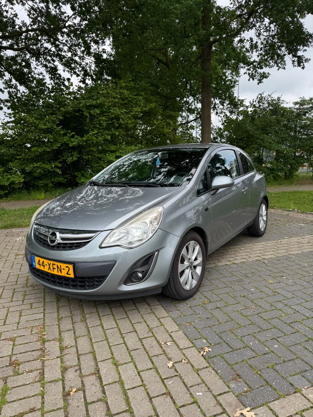 Opel Corsa 1.2 16V LPG 3D 2012 Grijs, Voorwielaandrijving, 83 pk, Beige, 4 cilinders