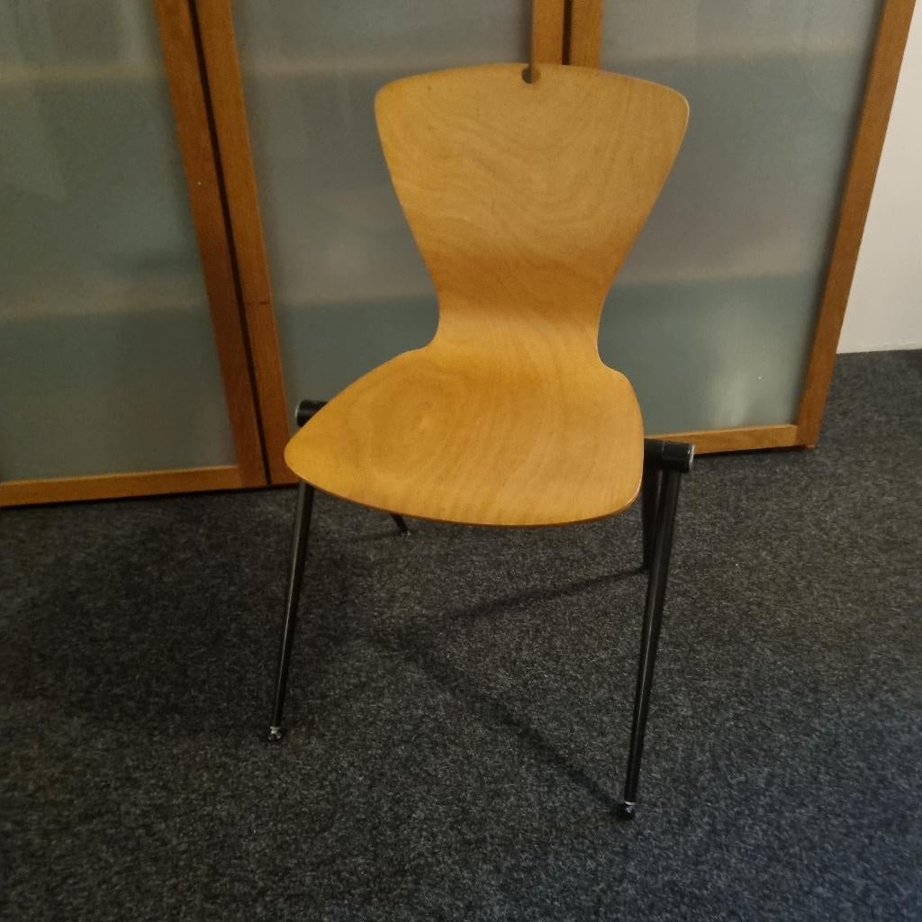 8x gratis vergader stoelen | gebogen hout | metalen poten, Huis en Inrichting, Ophalen, Gebruikt, Zwart, Design