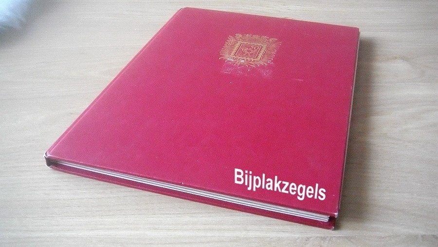 Album met bijplakzegels uit 5 verschillende landen., Verzenden, Postfris, Overige thema's
