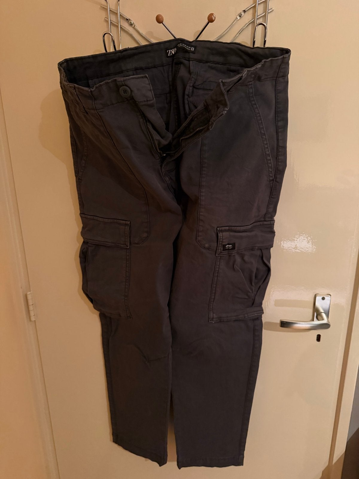Zara Cargo Broek Maat 42 (M) - Donkergrijs, Ophalen, Zo goed als nieuw, Maat 48/50 (M), Grijs